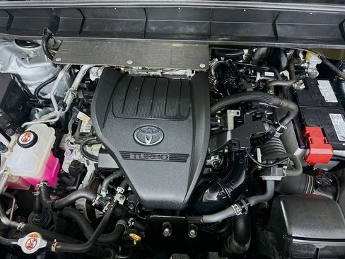 Used 2023 Toyota Highlander LE image 34