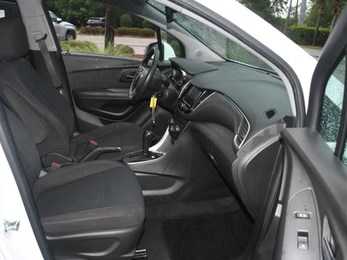 Used 2020 Chevrolet Trax LS w/ Tint and Cruise Package FWD image 19