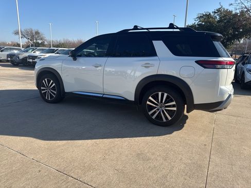 Certified 2023 Nissan Pathfinder Platinum w/ Black Appearance Package image 3