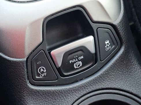 Used 2021 Jeep Compass Latitude image 12