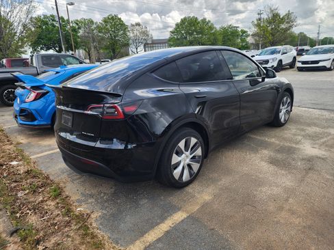Used 2023 Tesla Model Y Long Range image 8
