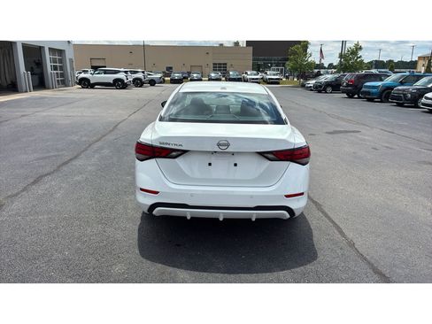 Used 2025 Nissan Sentra SV FWD image 5