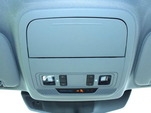 Used 2024 Ford Explorer XLT AWD/4WD image 28