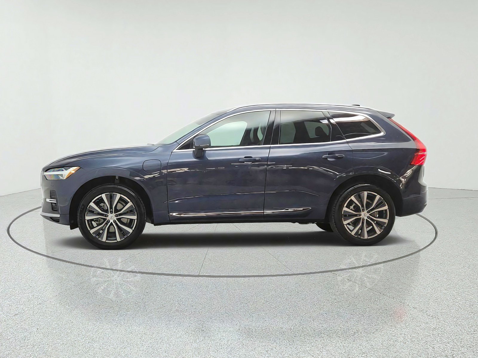 Used 2022 Volvo XC60 T8 Inscription Expression w/ Advanced Package AWD/4WD image 8