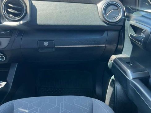 Used 2017 Toyota Tacoma TRD Off-Road image 30