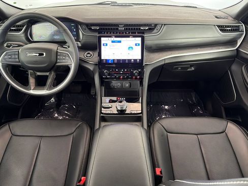 Used 2025 Jeep Grand Cherokee Limited 4xe AWD/4WD image 24