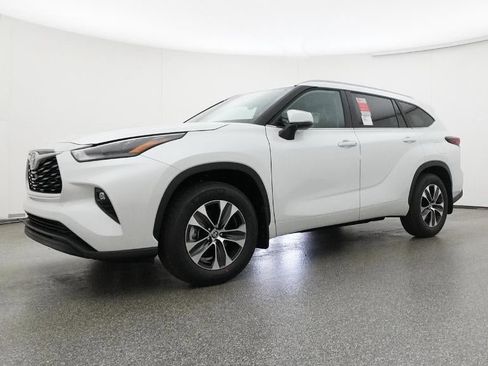 New 2026 Toyota Highlander XLE image 17