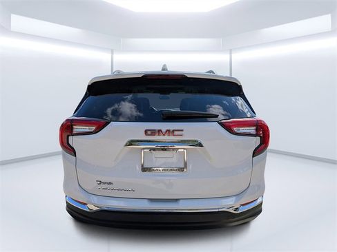 Used 2024 GMC Terrain SLT image 4