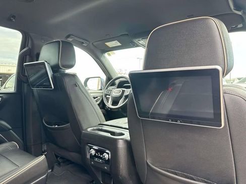 Used 2023 GMC Yukon XL SLT image 14
