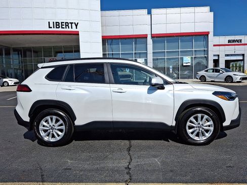 Used 2023 Toyota Corolla Cross LE w/ Moonroof Package image 7