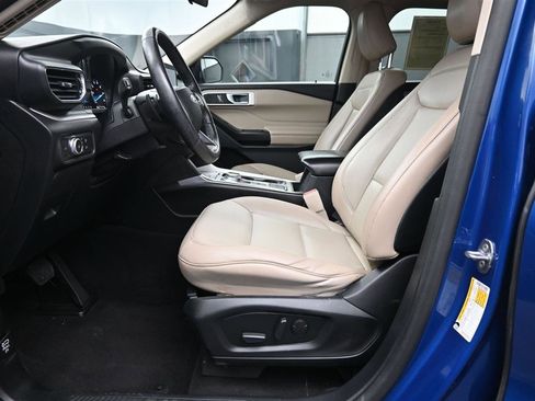 Used 2020 Ford Explorer XLT w/ Equipment Group 202A RWD image 8