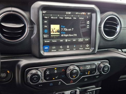 Used 2022 Jeep Wrangler Unlimited Sahara w/ Cold Weather Group AWD/4WD image 18
