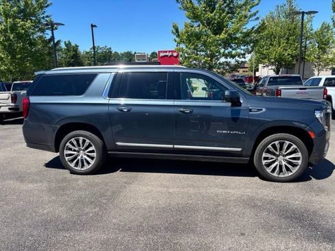 Used 2021 GMC Yukon XL Denali w/ Denali Premium Package AWD/4WD image 3