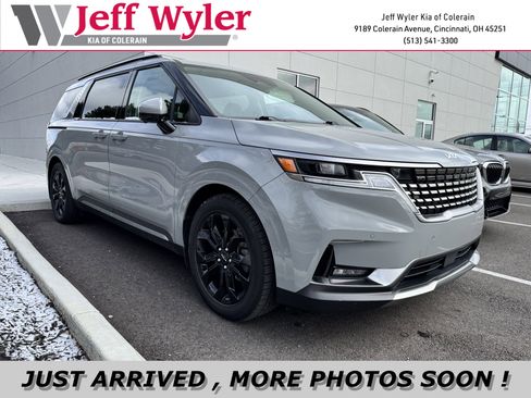 Used 2023 Kia Carnival SX image 1