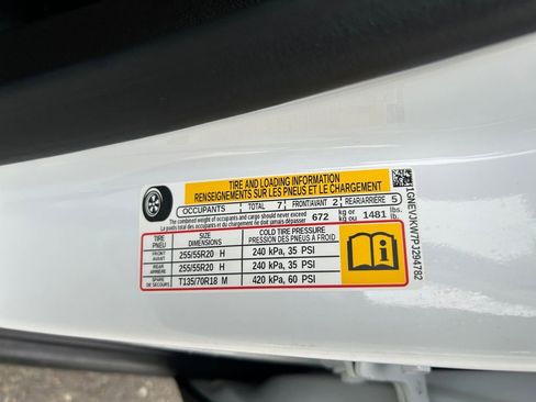 Used 2023 Chevrolet Traverse RS image 34