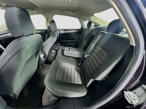 Used 2020 Ford Fusion SE FWD image 29