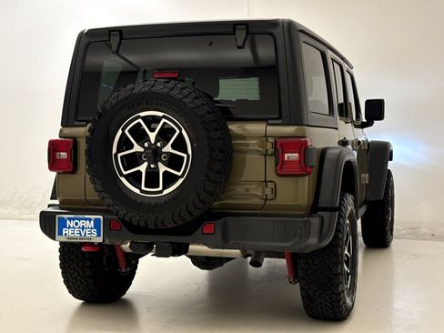 Used 2025 Jeep Wrangler Unlimited Rubicon w/ Convenience Group AWD/4WD image 9