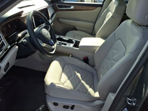 New 2026 Volkswagen Atlas SE image 12