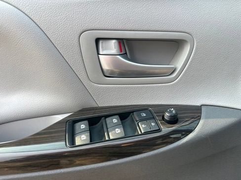 Used 2016 Toyota Sienna XLE FWD image 21
