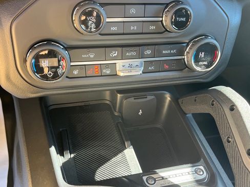 New 2025 Ford Bronco Badlands w/ Sasquatch Package image 15