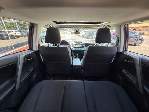 Used 2018 Toyota RAV4 XLE AWD/4WD image 18