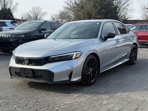 Used 2025 Honda Civic Sport image 3