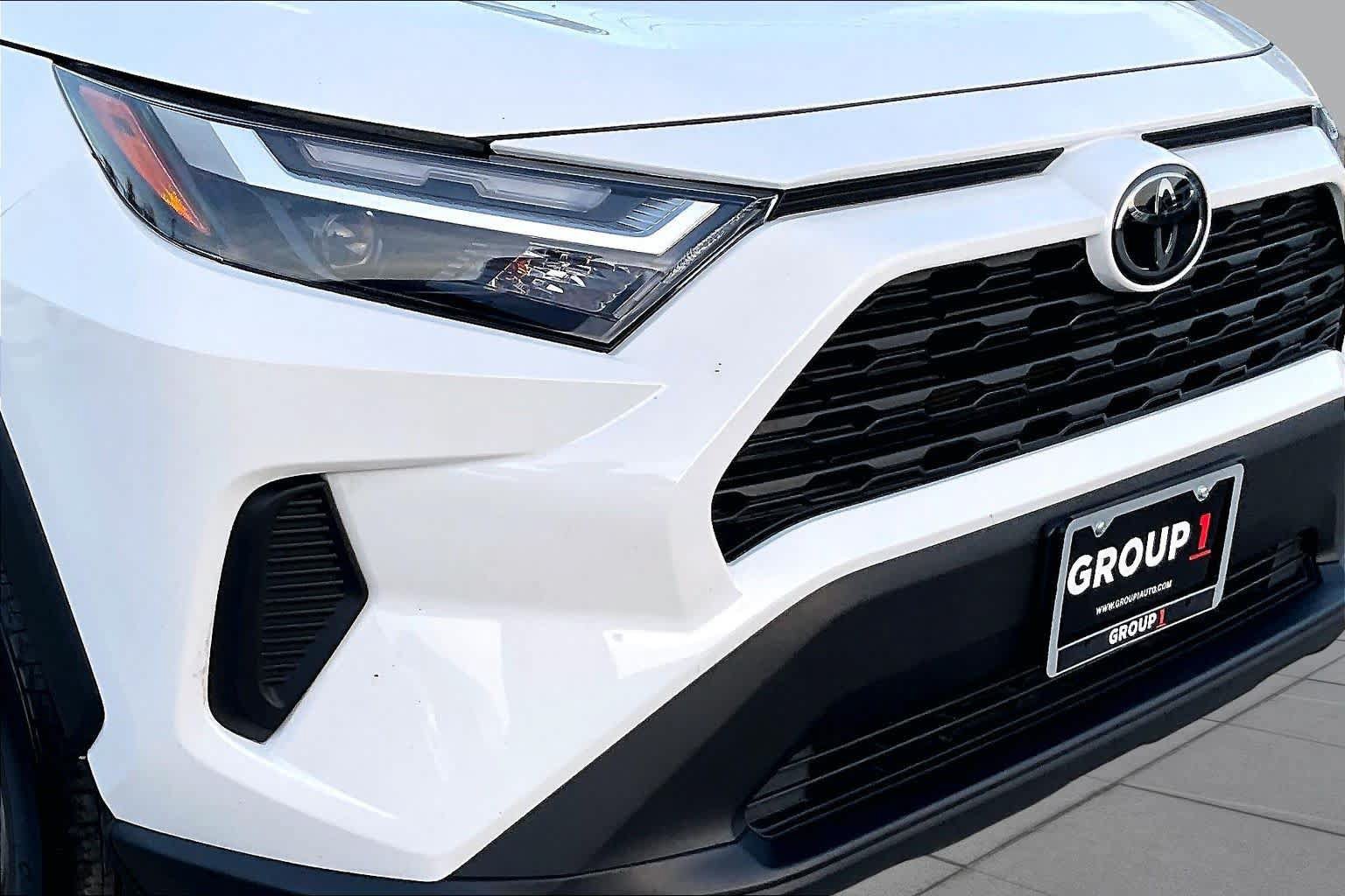 Used 2025 Toyota RAV4 XLE FWD image 29