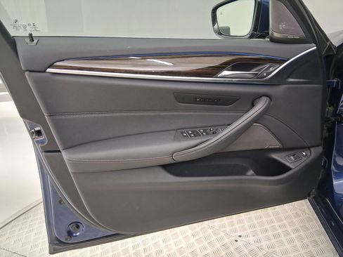 Used 2023 BMW 530e w/ Premium Package RWD image 22