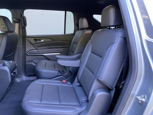 Used 2026 Chevrolet Traverse LT FWD image 36