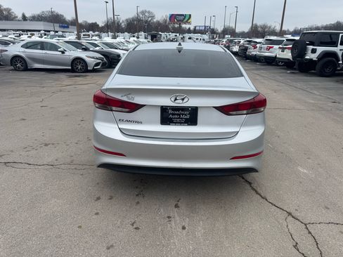 Used 2018 Hyundai Elantra SEL image 4