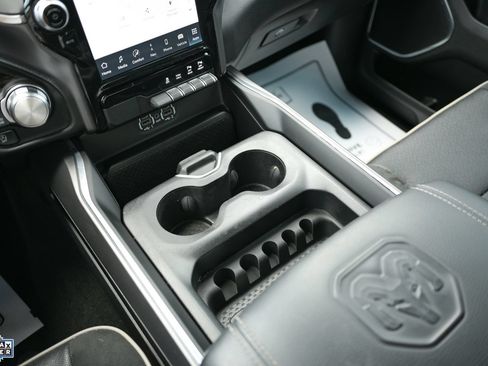 Used 2023 RAM 1500 Laramie AWD/4WD image 3