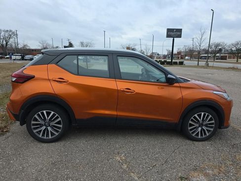 Certified 2023 Nissan Kicks SV image 3
