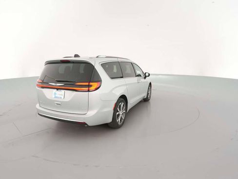 New 2026 Chrysler Pacifica Pinnacle image 11