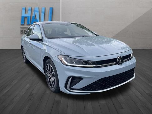 Used 2025 Volkswagen Jetta SE w/ Sunroof Package FWD image 8