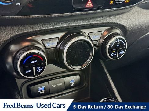 Used 2023 Hyundai Venue SEL image 17