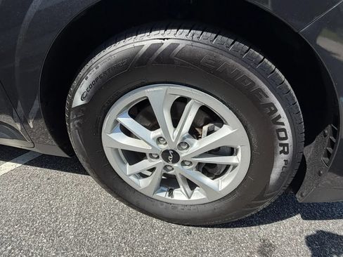 Used 2023 Kia Carnival LX FWD image 22