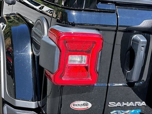 Certified 2025 Jeep Wrangler Unlimited Sahara AWD/4WD image 30