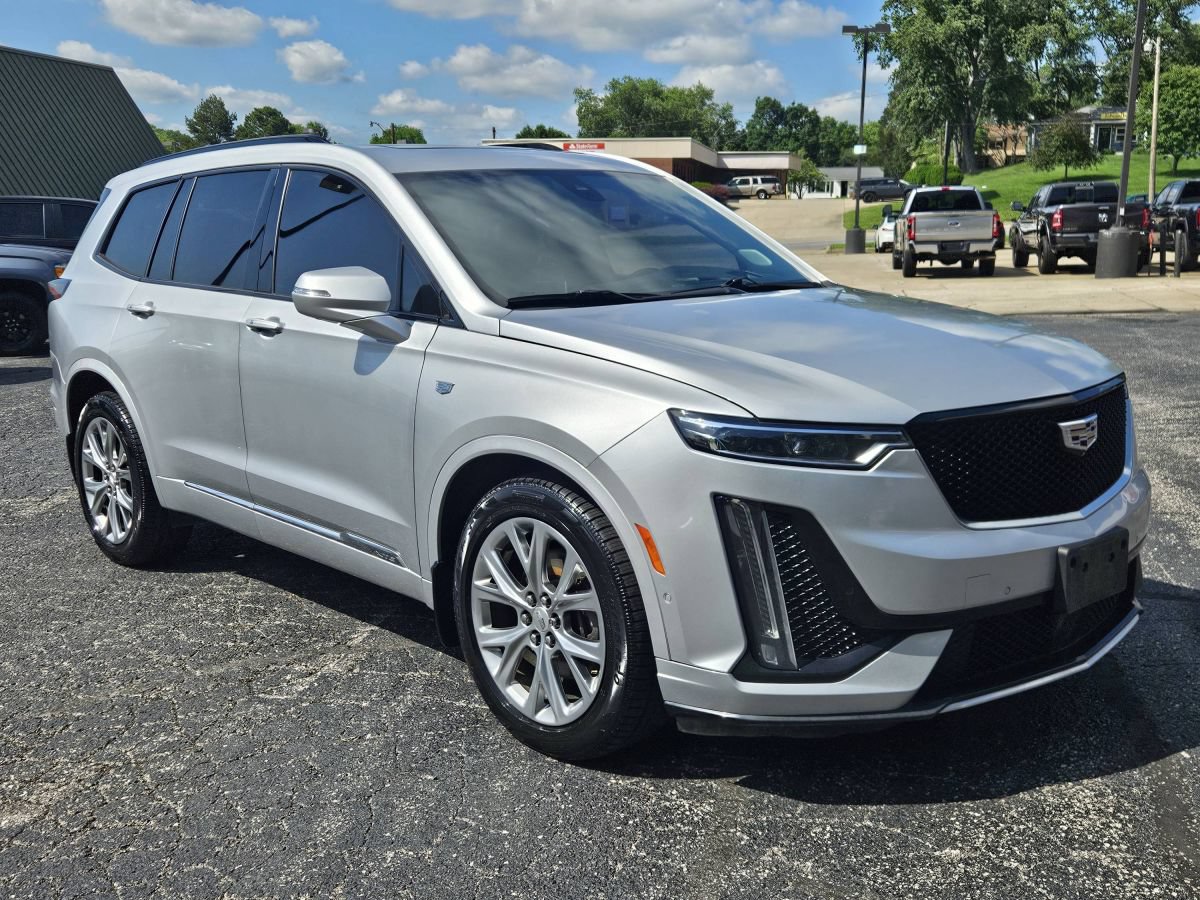 Used 2020 Cadillac XT6 Sport w/ Platinum Package AWD/4WD image 2