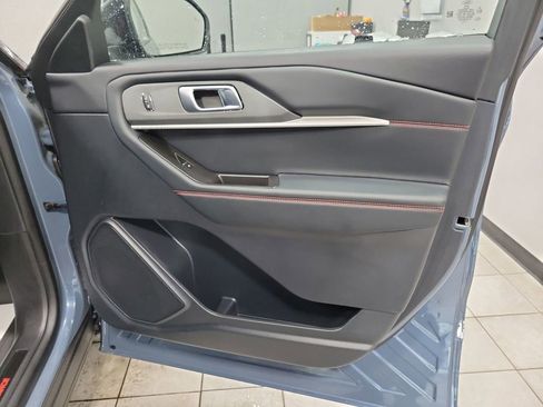 Used 2025 Ford Explorer ST image 26