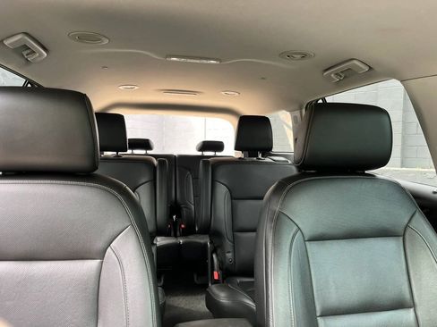 Used 2019 GMC Acadia SLT AWD/4WD image 16