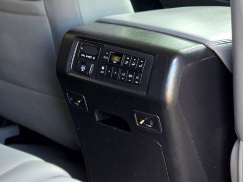 Used 2011 Toyota Sequoia Limited AWD/4WD image 52