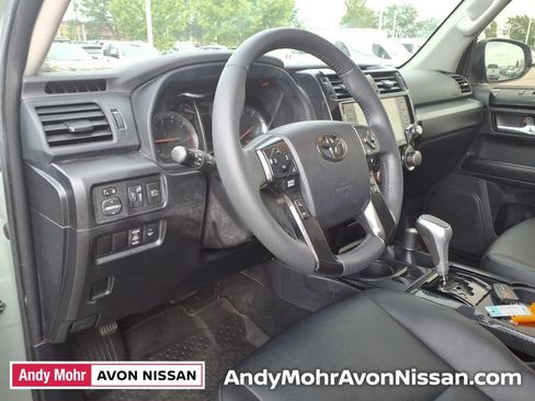 Used 2022 Toyota 4Runner TRD Off-Road Premium w/ Moonroof Package AWD/4WD image 18