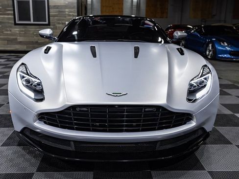 Used 2017 Aston Martin DB11 V12 image 22