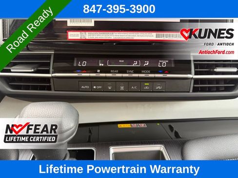 Used 2025 Toyota Sienna LE image 39