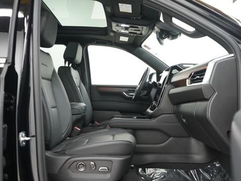 Used 2025 GMC Yukon XL Denali w/ Sun & Power Step Package AWD/4WD image 11