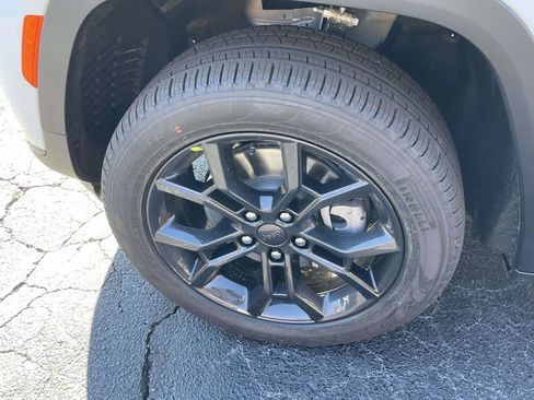 New 2025 Jeep Grand Cherokee L Limited w/ Trailer Tow Package image 41