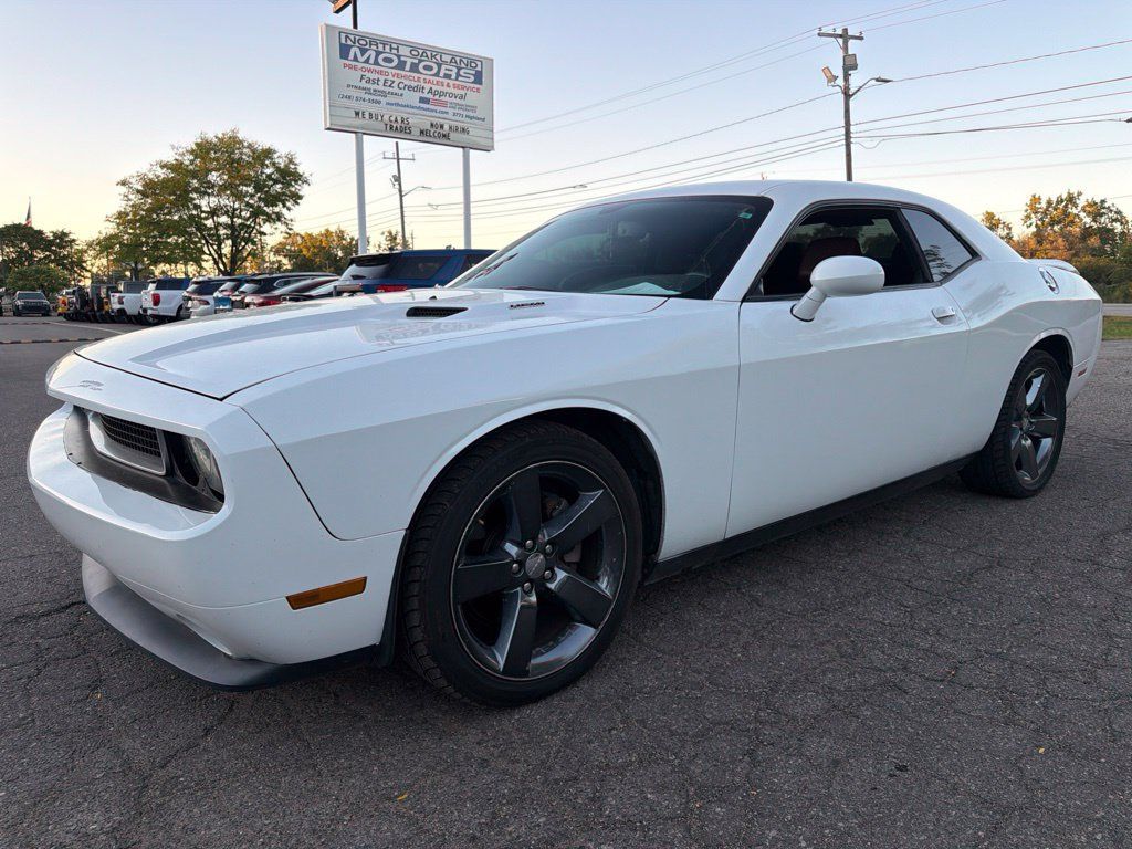 Used 2014 Dodge Challenger R/T Plus RWD image 1