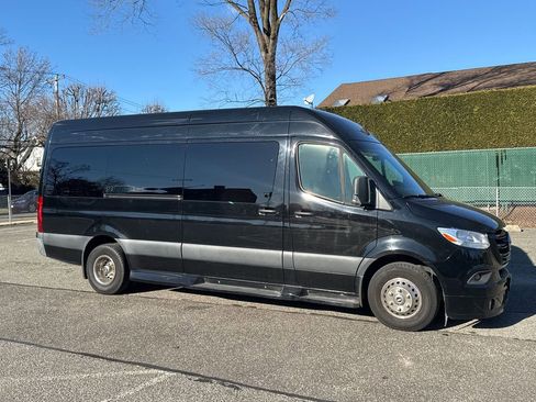 Used 2021 Mercedes-Benz Sprinter 3500 image 9