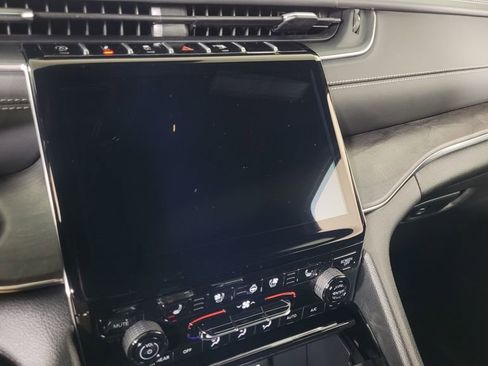 New 2025 Jeep Grand Cherokee L Overland w/ Luxury Tech Group IV image 21