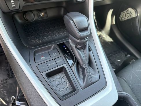 Used 2024 Toyota RAV4 XLE FWD image 33